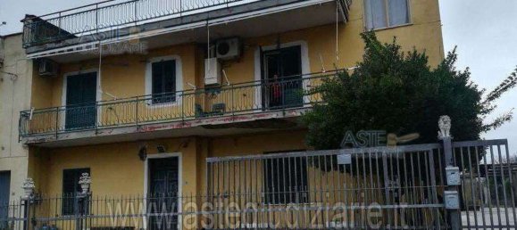 5 rooms Apartment in Somma Vesuviana, Italy No. 12502 2