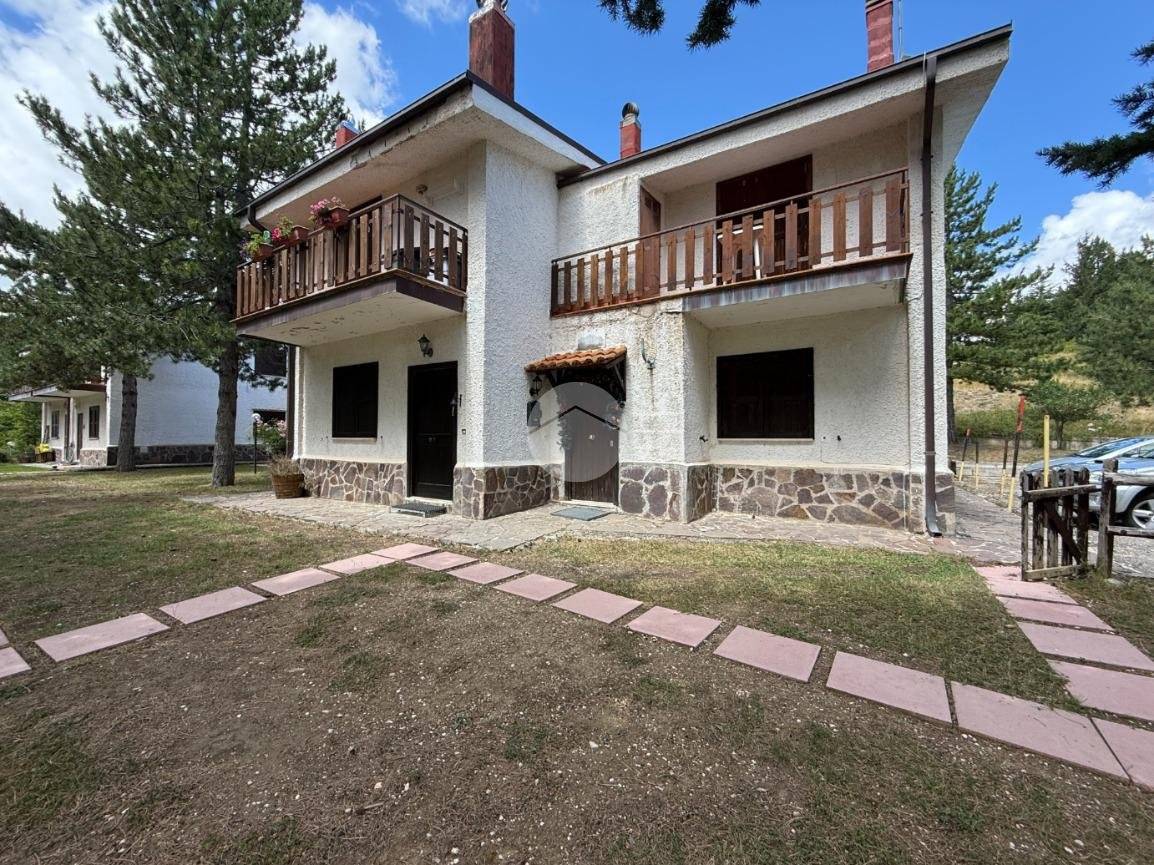 2 bedrooms Apartment in Rocca di Mezzo, Italy No. 263829