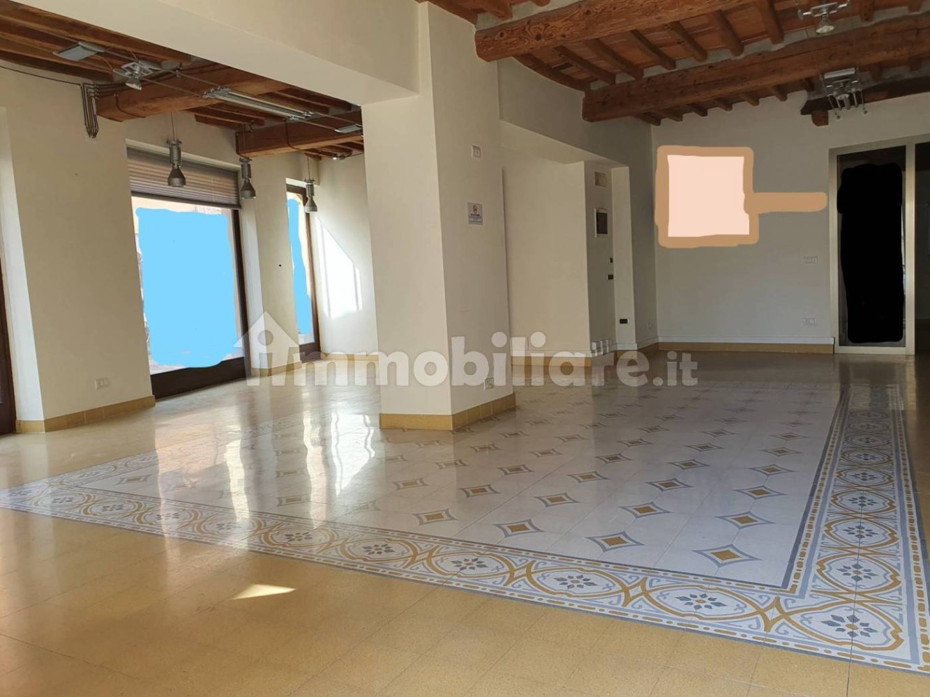 4-Zimmer Gewerbliche Immobilie in Lucca, Italy, Nr. 35170