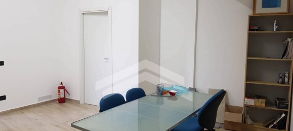 2غرفة عقار تجاري في Campobasso, Italy رقم 62052 8