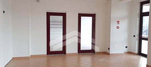2غرفة عقار تجاري في Campobasso, Italy رقم 62052 3