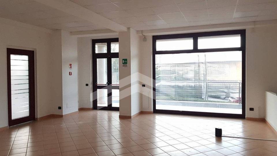 2غرفة عقار تجاري في Campobasso, Italy رقم 62052