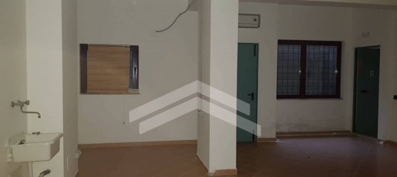 2غرفة عقار تجاري في Campobasso, Italy رقم 62052 7