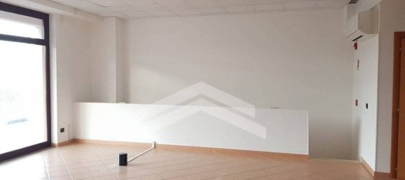 2غرفة عقار تجاري في Campobasso, Italy رقم 62052 4