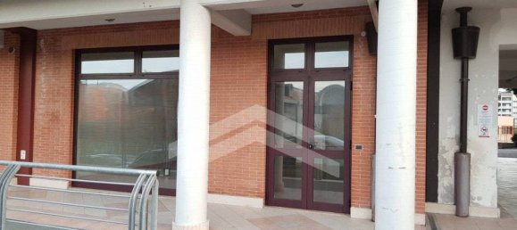 2غرفة عقار تجاري في Campobasso, Italy رقم 62052 2