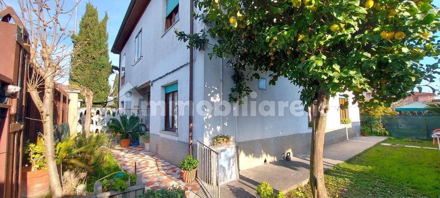 3 غرف نوم منزل في Carrara, Italy رقم 45687