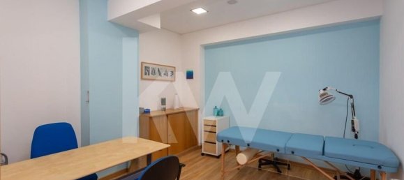 136m² Commercial property in Oeiras, Portugal No. 74078 16