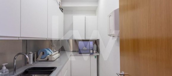 136m² Commercial property in Oeiras, Portugal No. 74078 8