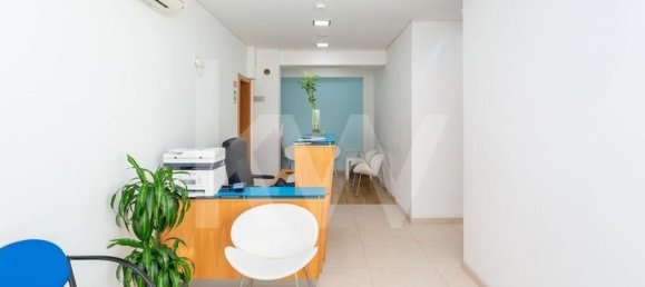 136m² Commercial property in Oeiras, Portugal No. 74078 21