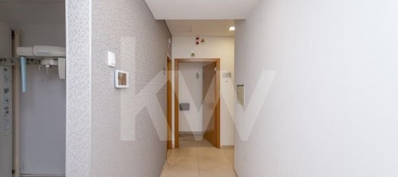 136m² Commercial property in Oeiras, Portugal No. 74078 10