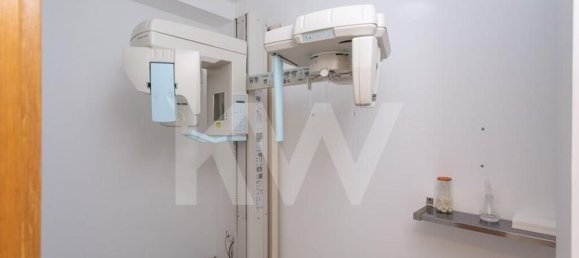 136m² Commercial property in Oeiras, Portugal No. 74078 5