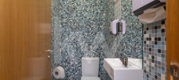 136m² Commercial property in Oeiras, Portugal No. 74078 9