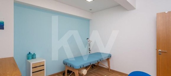 136m² Commercial property in Oeiras, Portugal No. 74078 17