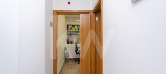 136m² Commercial property in Oeiras, Portugal No. 74078 6