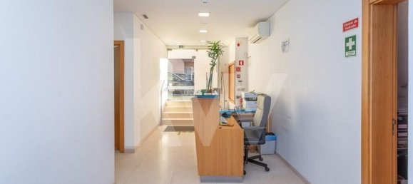 136m² Commercial property in Oeiras, Portugal No. 74078 22