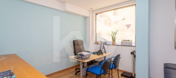 136m² Commercial property in Oeiras, Portugal No. 74078 19