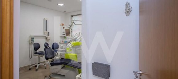 136m² Commercial property in Oeiras, Portugal No. 74078 2