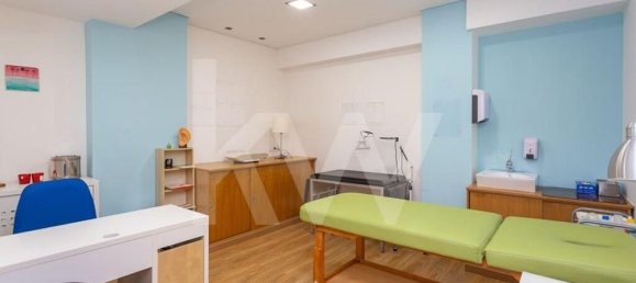 136m² Commercial property in Oeiras, Portugal No. 74078 12