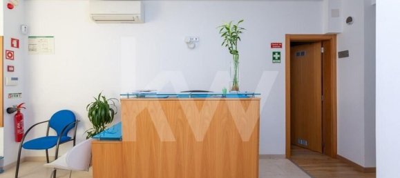 136m² Commercial property in Oeiras, Portugal No. 74078 23