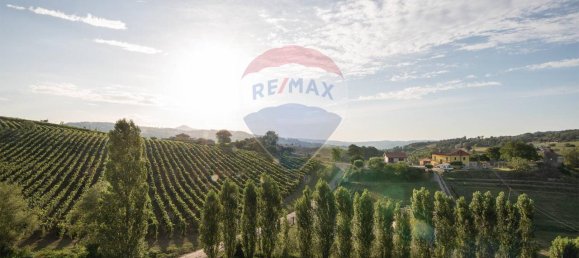 Casa de 8 habitaciónes en Apiro, Italy No. 1749 5