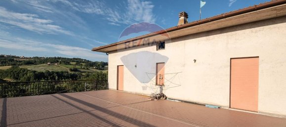 Casa de 8 habitaciónes en Apiro, Italy No. 1749 4