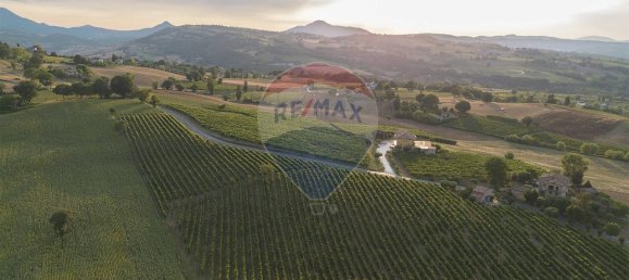 Casa de 8 habitaciónes en Apiro, Italy No. 1749 10