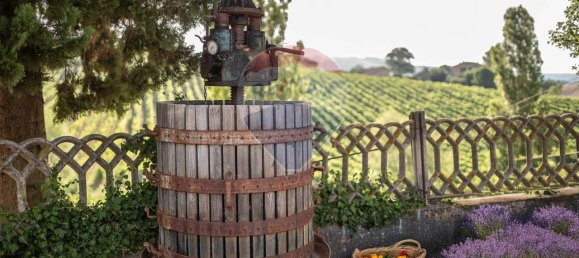 Casa de 8 habitaciónes en Apiro, Italy No. 1749 12