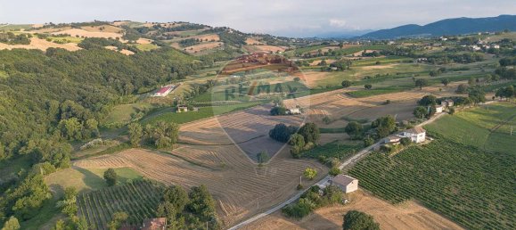 Casa de 8 habitaciónes en Apiro, Italy No. 1749 19