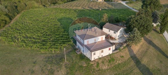 Casa de 8 habitaciónes en Apiro, Italy No. 1749 2