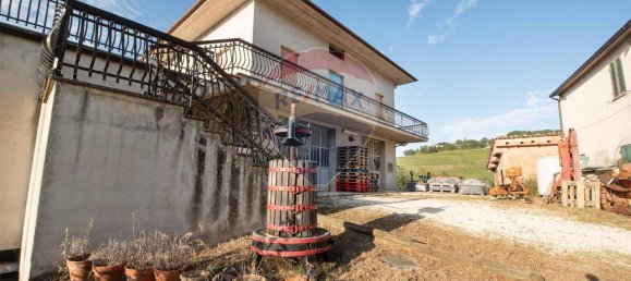 Casa de 8 habitaciónes en Apiro, Italy No. 1749 3