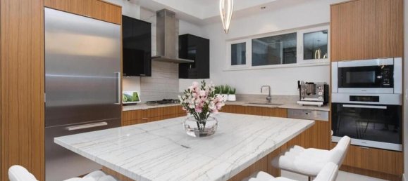 4 bedrooms House in British Columbia, Canada No. 208 7