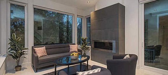 4 bedrooms House in British Columbia, Canada No. 208 2