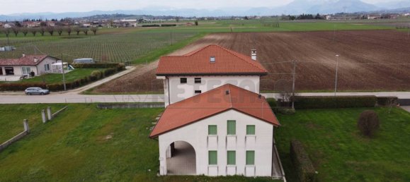 3 bedrooms Villa in Sandrigo, Italy No. 190233 3