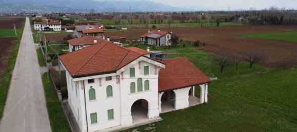 3 bedrooms Villa in Sandrigo, Italy No. 190233 2