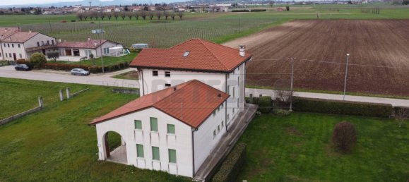3 bedrooms Villa in Sandrigo, Italy No. 190233 4
