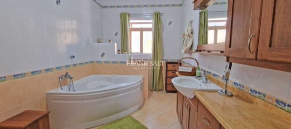 Дом с 4 спальнями в Санта-Лучия, Мальта № 8130 11