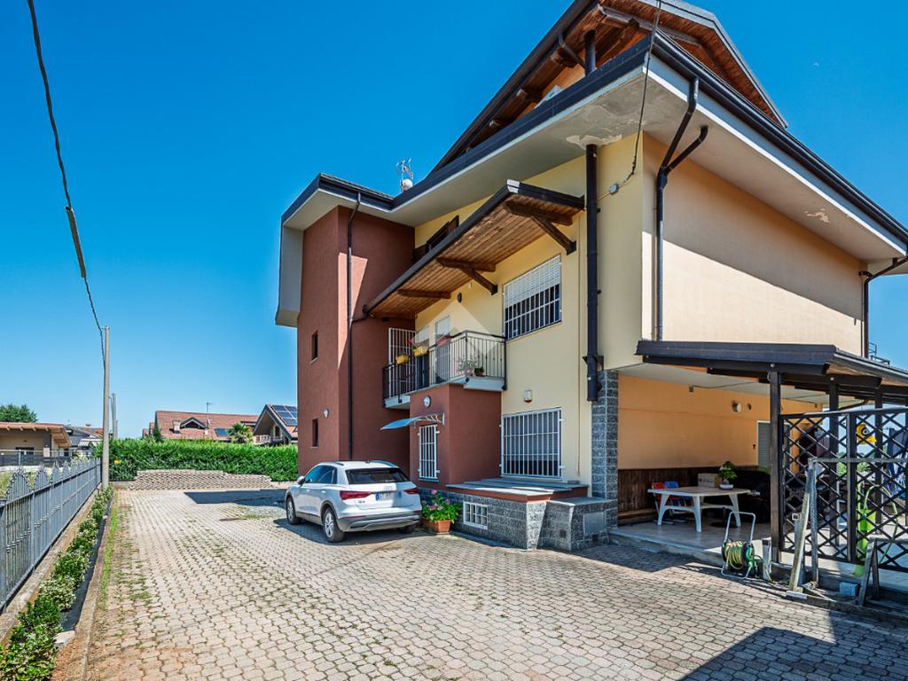 3 bedrooms Apartment in San Gillio, Italy No. 299978