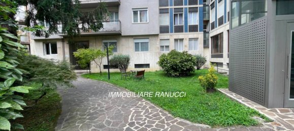 3 bedrooms Apartment in Bergamo, Italy No. 313881 2