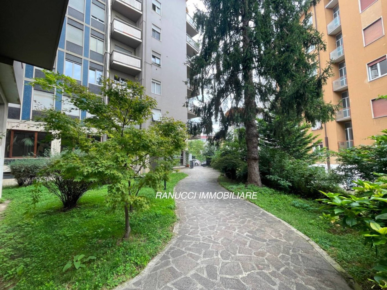 3 bedrooms Apartment in Bergamo, Italy No. 313881