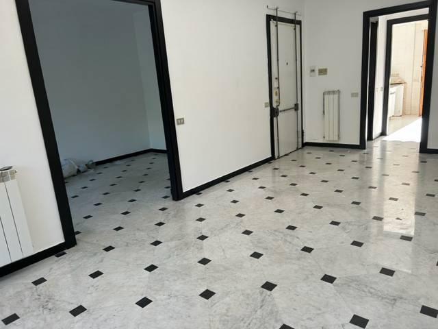 Пентхаус с 8 комнатами в Кьявари, Италия № 76645