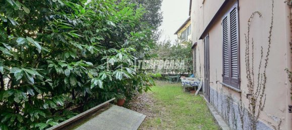 6 rooms House in Erba, Italy No. 15245 10