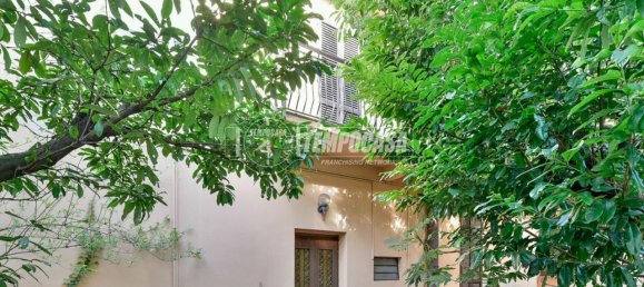 6 rooms House in Erba, Italy No. 15245 3