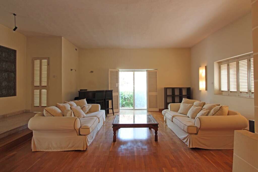 4 bedrooms Villa in Attard, Malta No. 3336