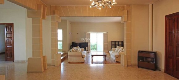 4 bedrooms Villa in Attard, Malta No. 3336 4