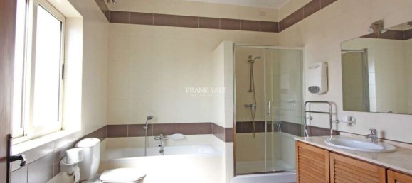 4 bedrooms Villa in Attard, Malta No. 3336 11