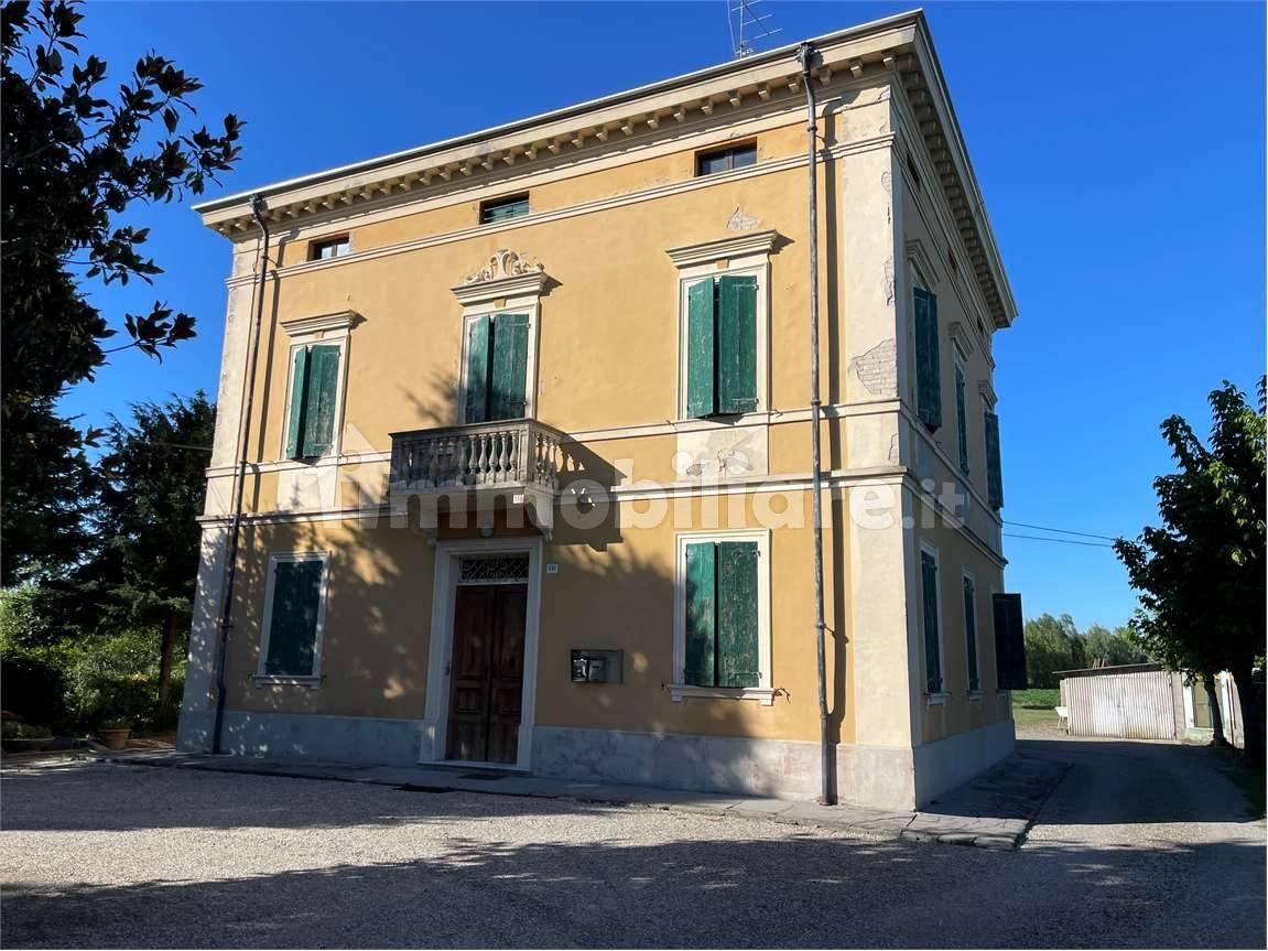5 bedrooms Villa in Modena, Italy No. 342230