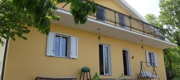 4 bedrooms Villa in Civitella Casanova, Italy No. 688 2