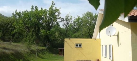 4 bedrooms Villa in Civitella Casanova, Italy No. 688 3