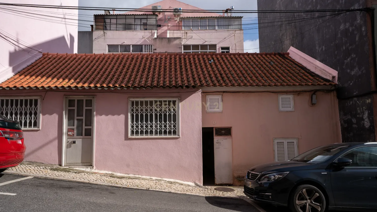 Edificio de 22 dormitorios en Amadora, Portugal No. 115908