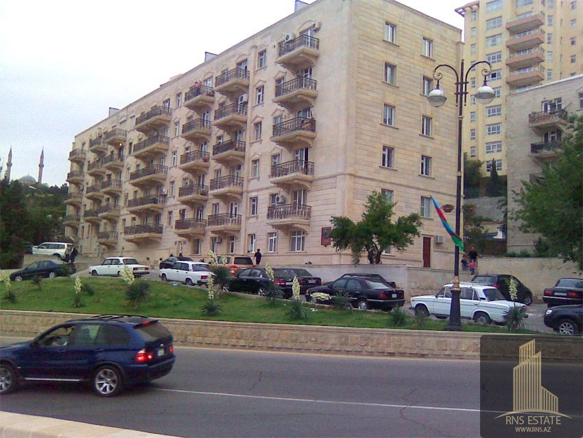 3 bedrooms House in Sabail, Azerbaijan No. 2271